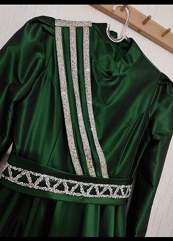 s Beden yeşil Renk Zümrüt yeşili tesettür saten abiye elbise 