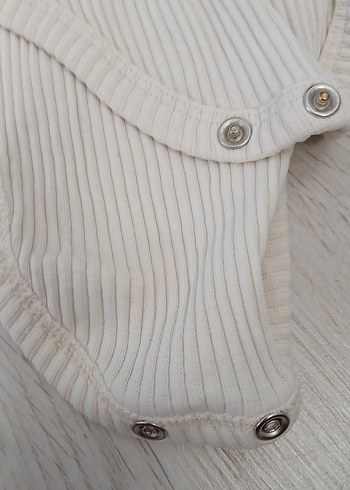 Düğmeli Beyaz Bebek Body - Görsel 2