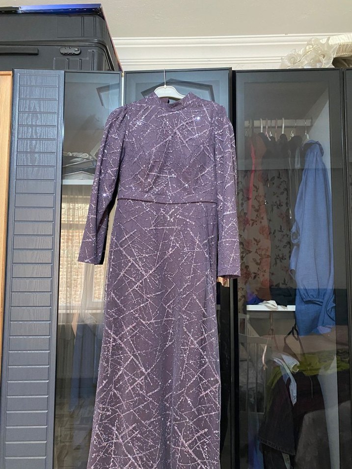 Uzun Kollu Mor Bağlama Desenli Uzun Elbise - Görsel 3