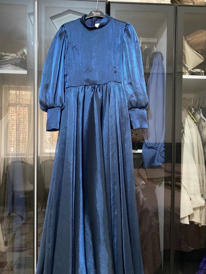 Parlak Lacivert Uzun Piliseli Kadın Elbise - Görsel 3