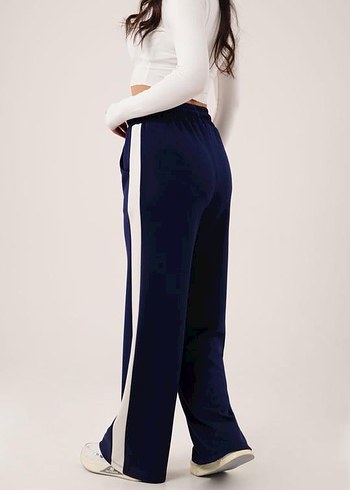 Siyah Çizgili Salaş Kadın Eşofman - Görsel 3