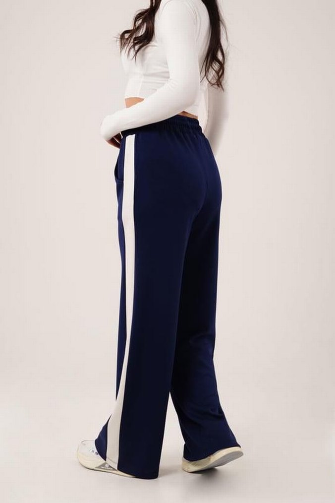 Siyah Çizgili Salaş Kadın Eşofman - Görsel 3