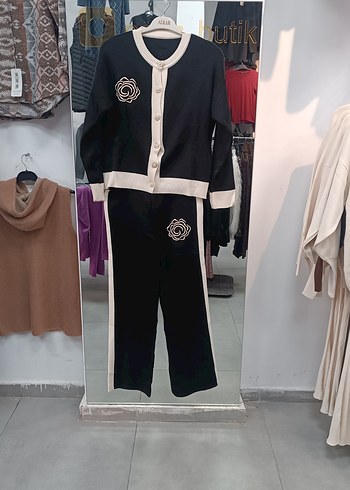 Düğmeli Nakışlı Siyah Kadın Eşofman Takımı - Görsel 2