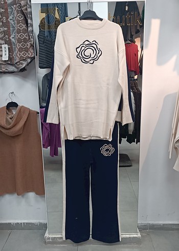 Düğmeli Nakışlı Siyah Kadın Eşofman Takımı - Görsel 3