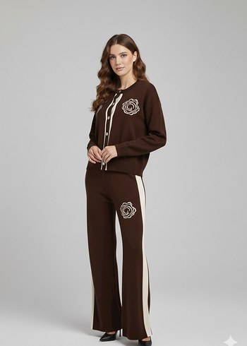 Düğmeli Nakışlı Lacivert Kadın Eşofman Takımı - Görsel 4