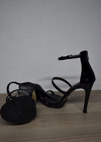 Diğer Kilitli Siyah Yılan Desenli Stiletto Topuklu Ayakkabı