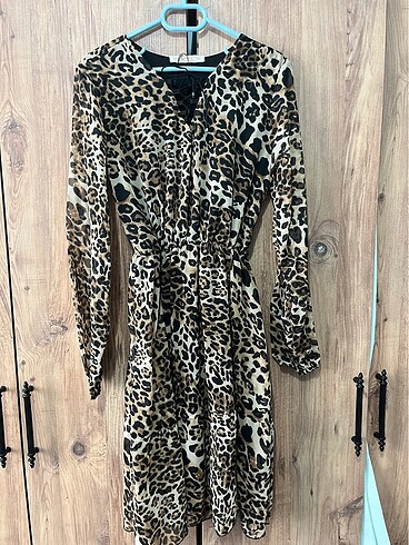 Leopar desenli elbise