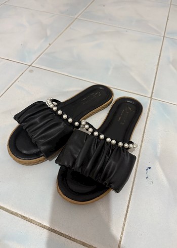 Siyah Rugan Kadın Dolgu Topuk Terlik