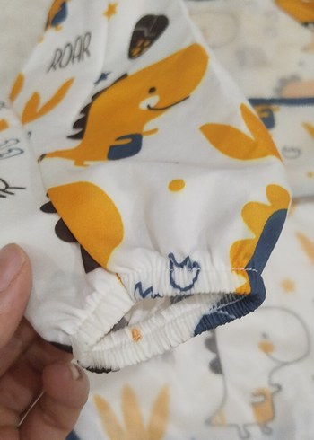 Renkli Baskılı Bebek Önlüğü - Görsel 2