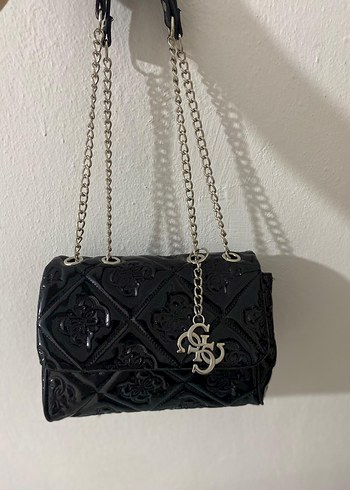 Guess Siyah Deri Zincir Detaylı Gotik Kadın Çanta
