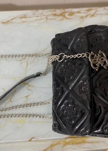 Beden Guess Siyah Deri Zincir Detaylı Gotik Kadın Çanta