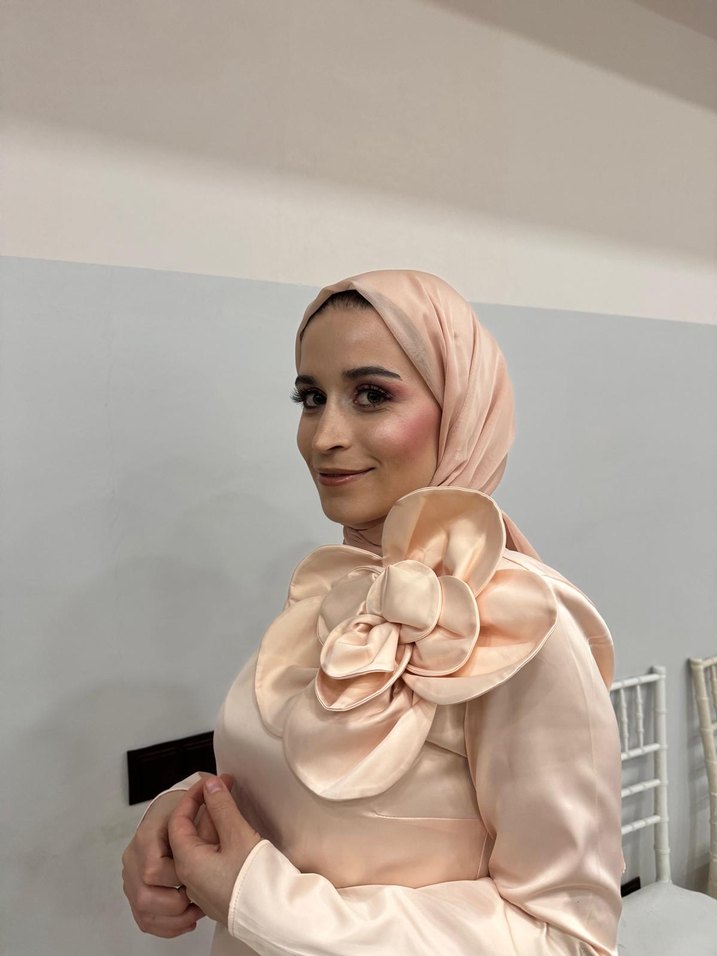 Uzun Beyaz Drapeli Tesettür Nişan Elbisesi - Görsel 2