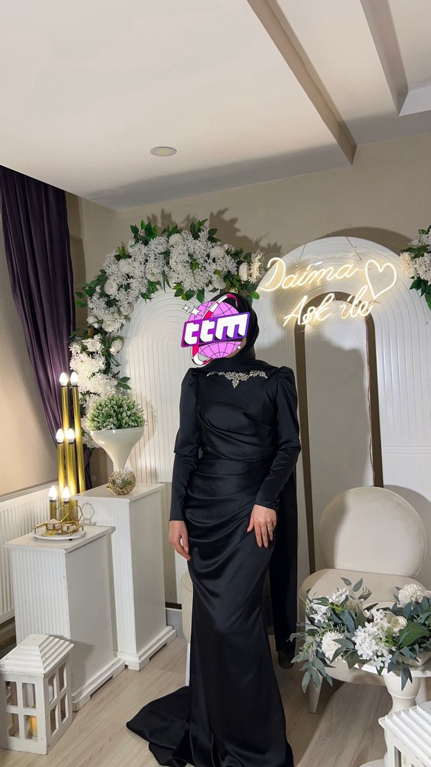 Kiralık 
Siyah Uzun Kollu  Abiye Elbise - Görsel 3