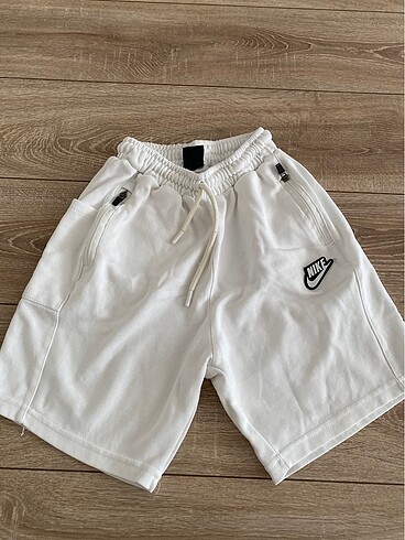 Nike beyaz şort