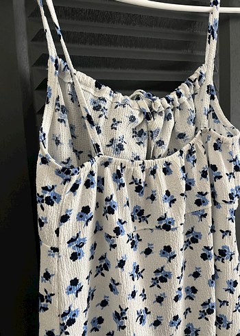 Beyaz Mavi Çiçekli Uzun İnce Askılı Elbise - Görsel 3