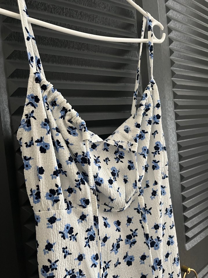 Beyaz Mavi Çiçekli Uzun İnce Askılı Elbise - Görsel 5