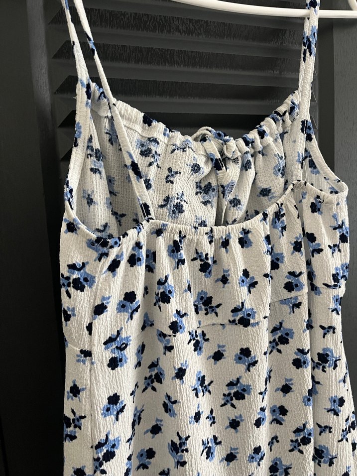 Beyaz Mavi Çiçekli Uzun İnce Askılı Elbise - Görsel 3