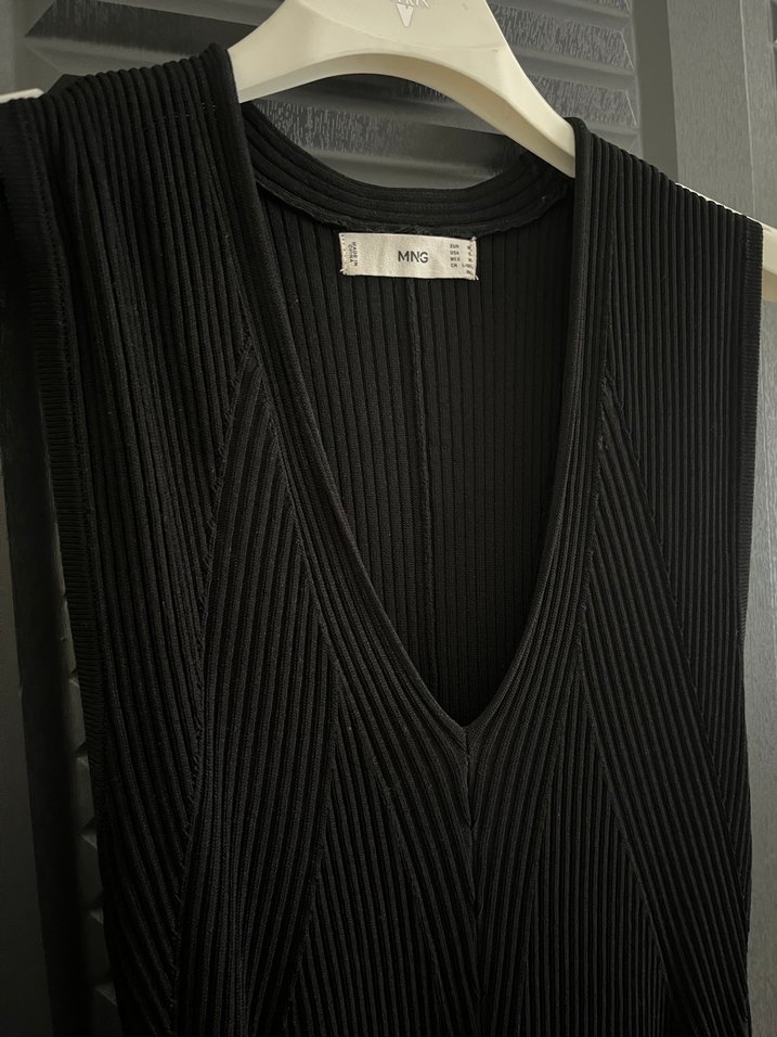 Mango Siyah Pileli Midi Elbise - Görsel 4