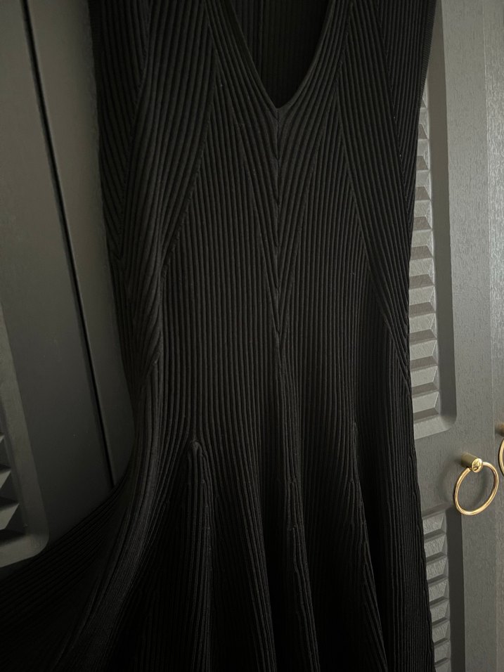 Mango Siyah Pileli Midi Elbise - Görsel 5