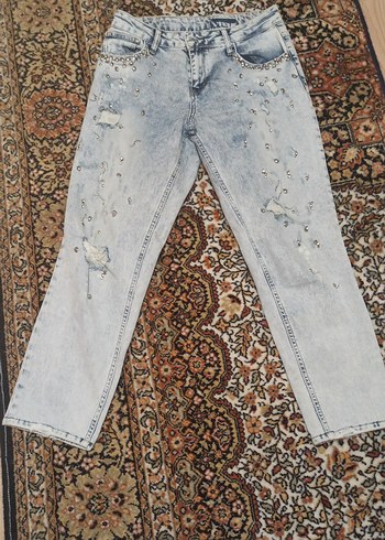 Pul Detaylı Gri Batik Desenli Bol Kesim Kadın Kot Pantolon