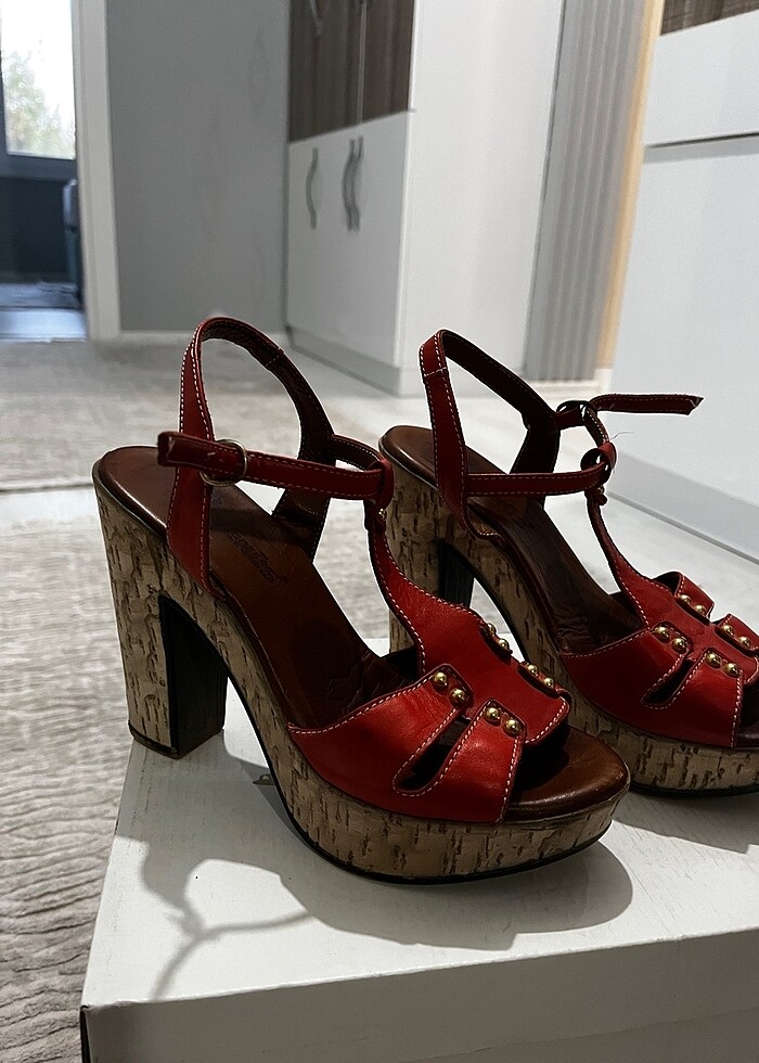 Topuklu ayakkabı - Görsel 2