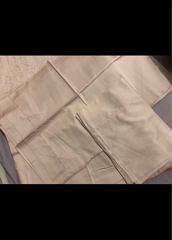 Nakışlı Bej Parlak Yatak Örtüsü - Görsel 10