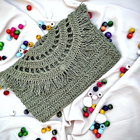Yeşil saçaklı clutch çanta