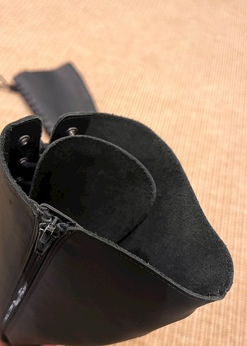 Zara Siyah Bağcıklı Topuklu Çizme - Görsel 4