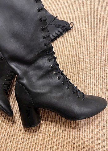 Zara Siyah Bağcıklı Topuklu Çizme - Görsel 5