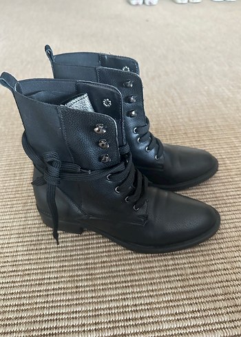 Siyah Deri Bağcıklı Kadın Botlar - Görsel 7