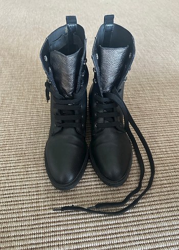 Siyah Deri Bağcıklı Kadın Botlar - Görsel 5