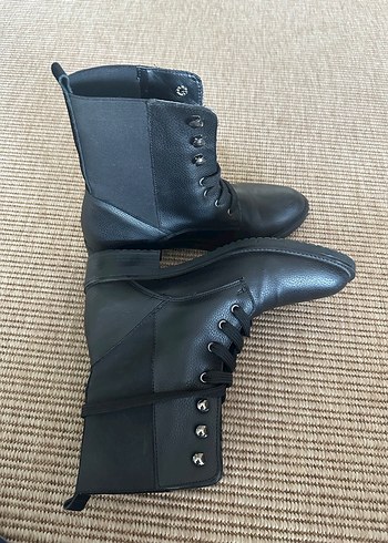 Siyah Deri Bağcıklı Kadın Botlar - Görsel 4