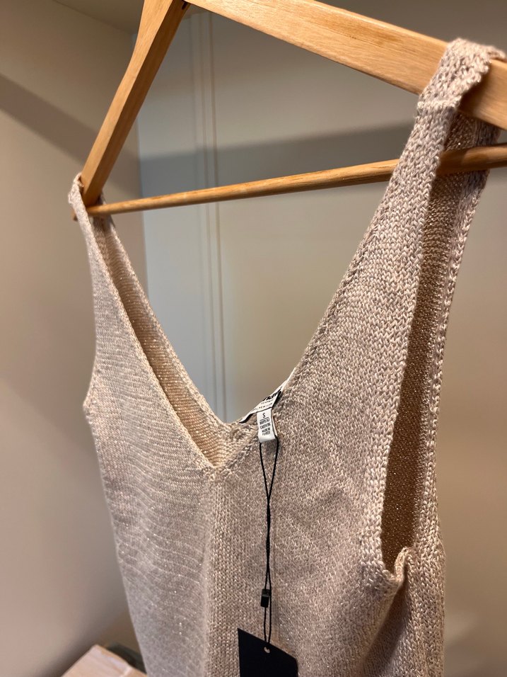 Bej V Yakalı Kadın Bluz Atlet - Görsel 2