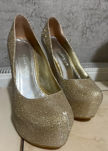 Altın Renkli Parlak Platform Topuklu Kadın Ayakkabı - Görsel 2