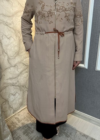 Nakışlı Bej Kuşaklı Uzun Kadın Kaban - Görsel 6