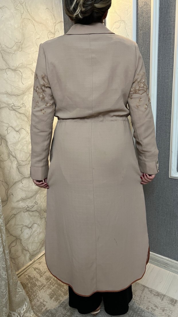 Nakışlı Bej Kuşaklı Uzun Kadın Kaban - Görsel 3