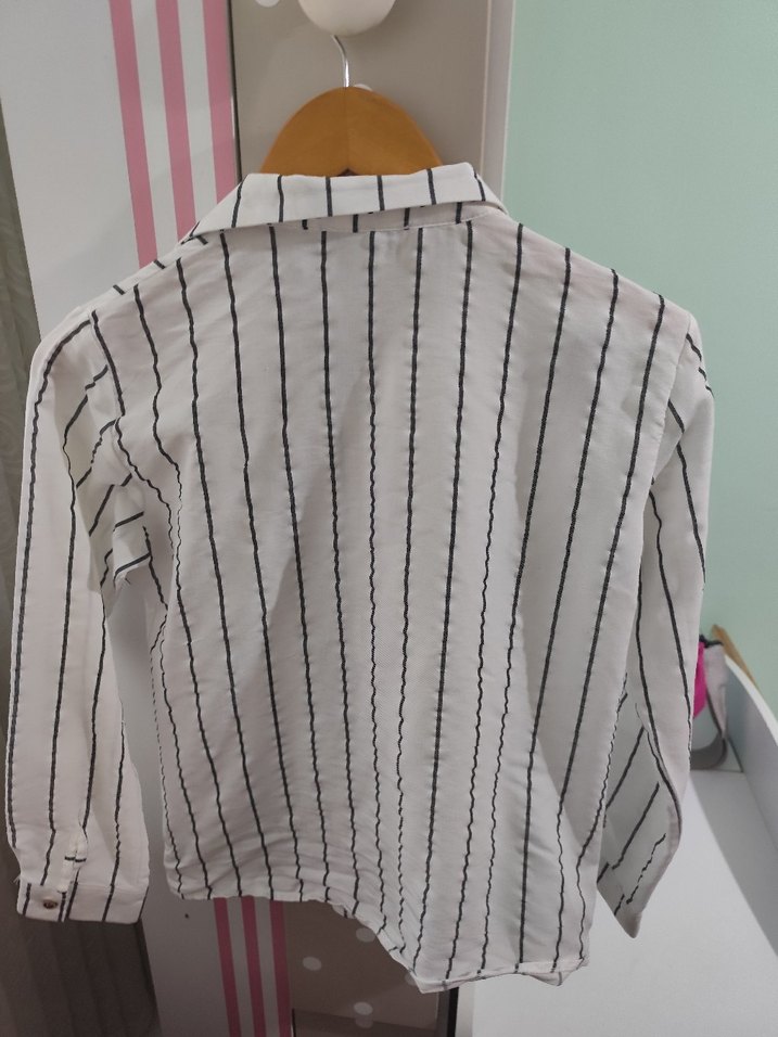 Düğmeli Beyaz Çizgili Gömlek - Görsel 4