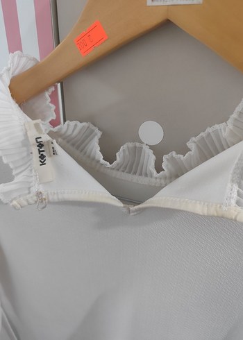 Beyaz Fırfırlı Bluz - Görsel 4