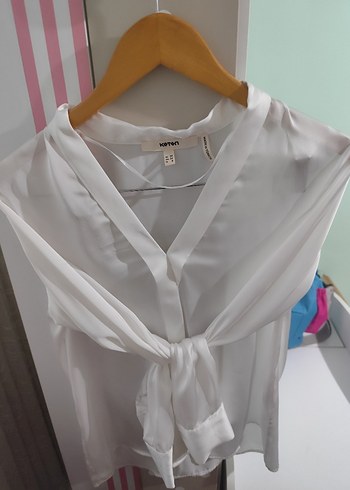 Beyaz V Yaka Uzun Kollu Gömlek - Görsel 3