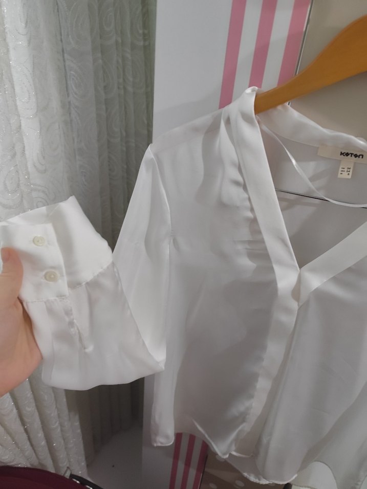 Beyaz V Yaka Uzun Kollu Gömlek - Görsel 2