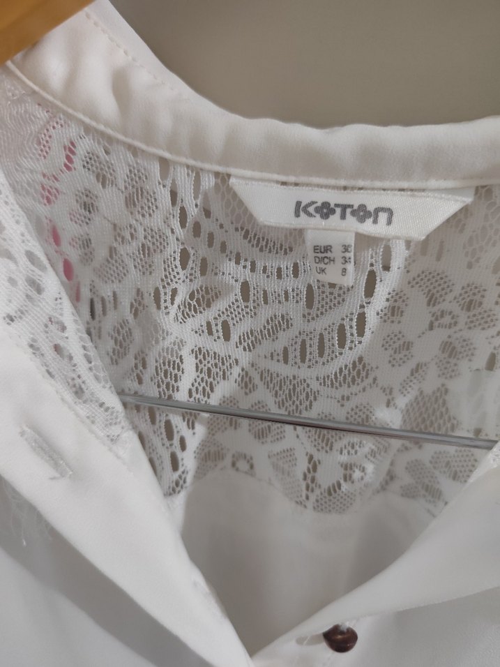 Dantel Detaylı Beyaz Kolsuz Bluz - Görsel 2