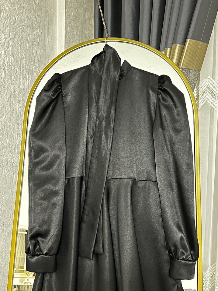 Siyah Uzun Drapeli saten Kadın Elbise - Görsel 3