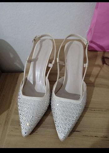 Beyaz Taşlı Stiletto Kadın Abiye Ayakkabı