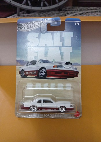 Parlak Beyaz 1988 Ford Thunderbird Oyuncak Araba