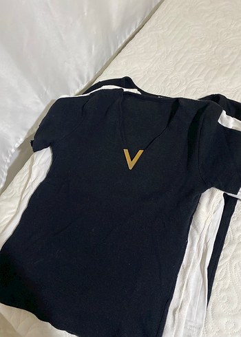 Siyah V Yaka Kadın Tişört