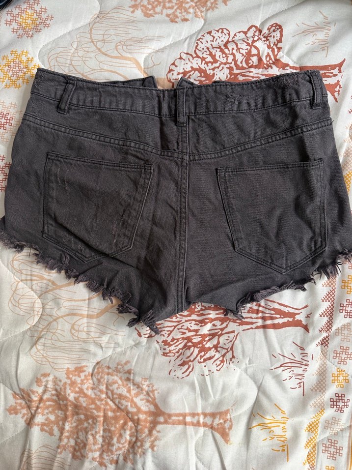 Düğmeli Gri Kısa Bol Kesim Denim Şort - Görsel 2