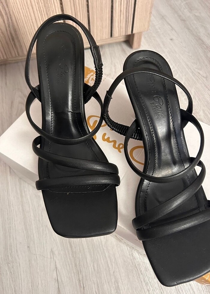 Siyah topuklu - Görsel 2