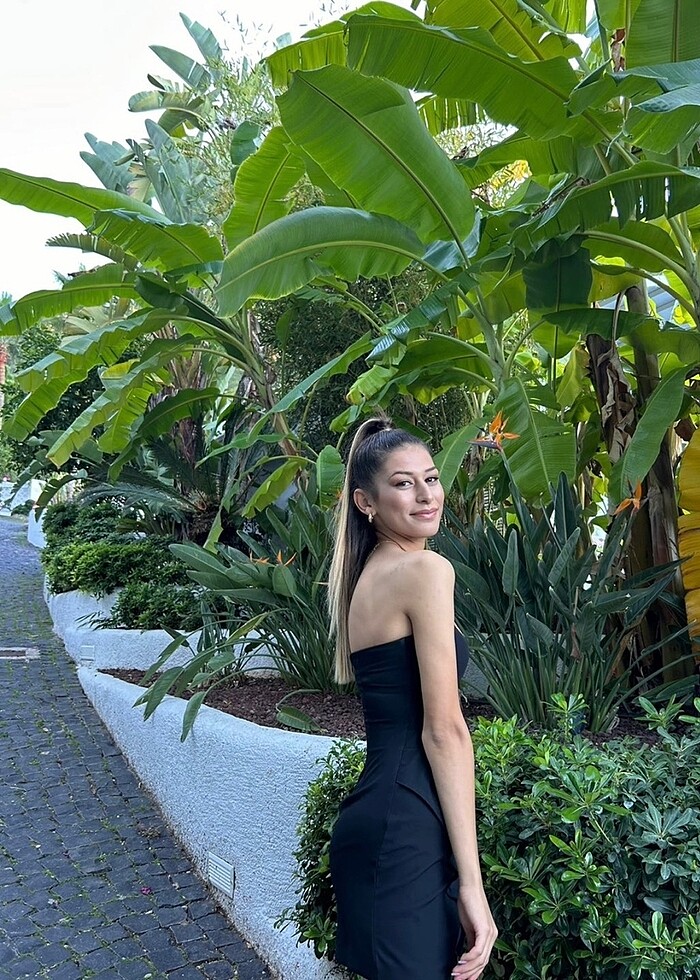 Siyah kısa elbise - Görsel 3