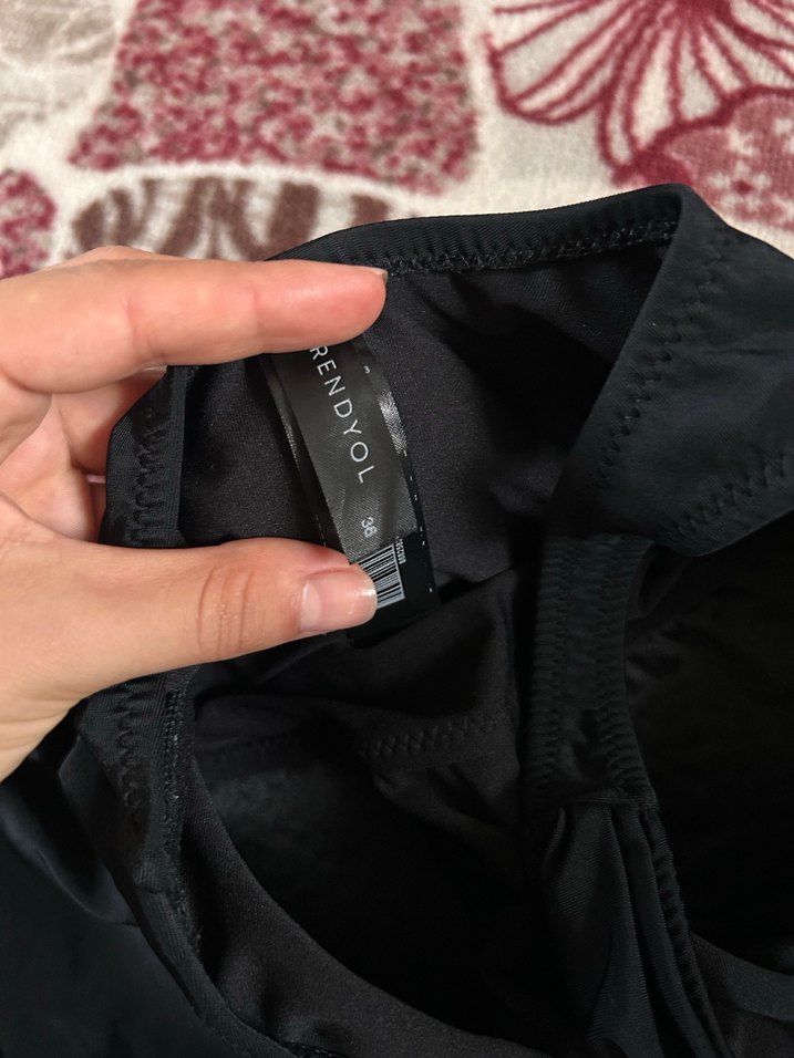 Siyah Drapeli Tek Omuz Mayo - Görsel 2