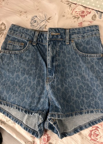 Kadın Mavi Leopar Desenli Mini Denim Şort - Görsel 2